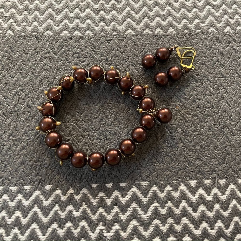 Black pearl, gold wire, French post earrings